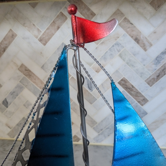 Nautica 15" metal standing sailboat. Silver and blue - Picture 6 of 6